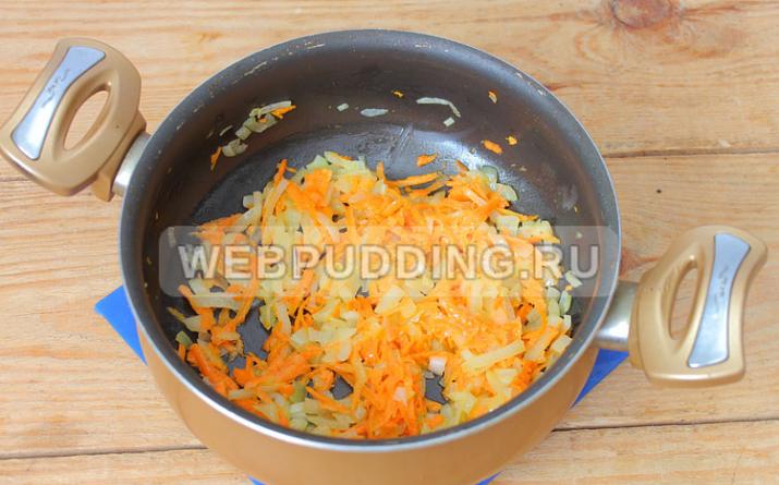 Сирний суп із грибами, свіжою зеленню та грінками — простий рецепт для всієї родини